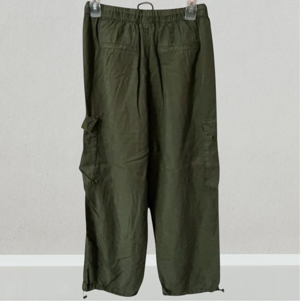 🌺UNIVERSAL THREAD ARMY GREEN CROP CARGO PANTS
